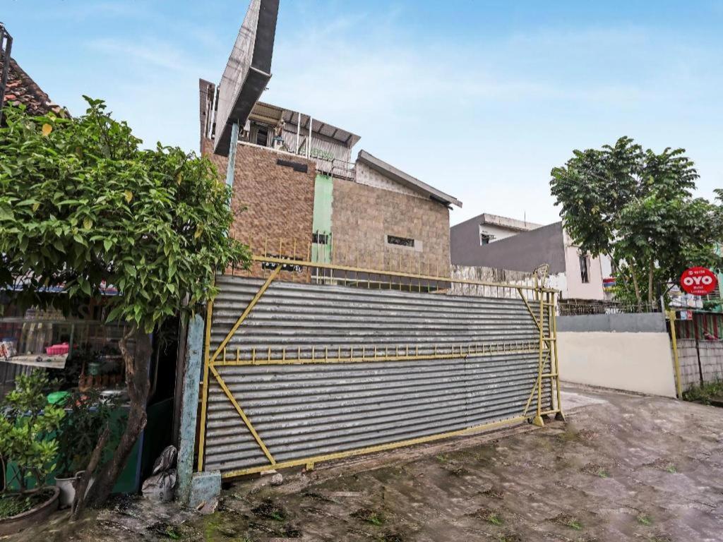 Oyo 90158 Hotel Lendosis Perintis Kemerdekaan Palembang Esterno foto